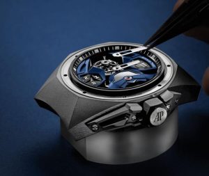 The male fake watch has hollowed dial.