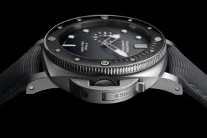 Submersible QuarantaQuattro eSteel